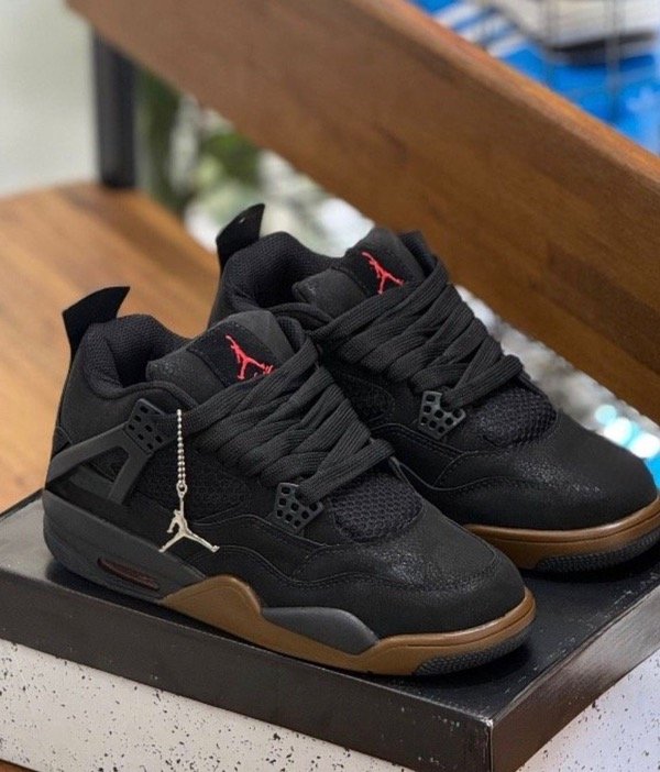 Producto - Jordan 4 Negras C/Base Marron