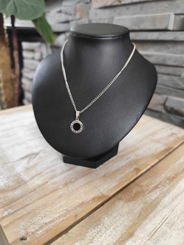 Producto - Collar bulgari negro chico. Acero quirúrgico.