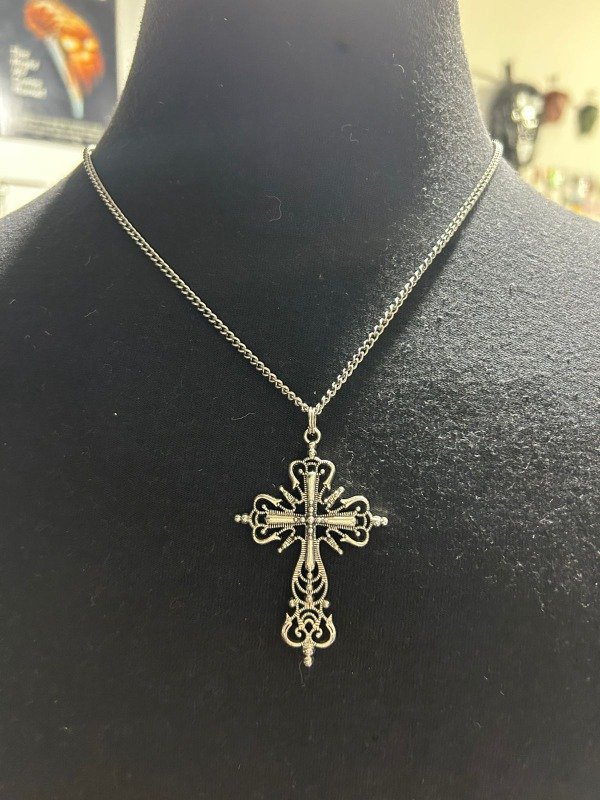 Producto - collar cg10 acero quirurgico cruz plateada gotica