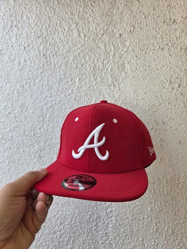 Producto - Gorra ATLANTA PLANA CERRADA ROJA