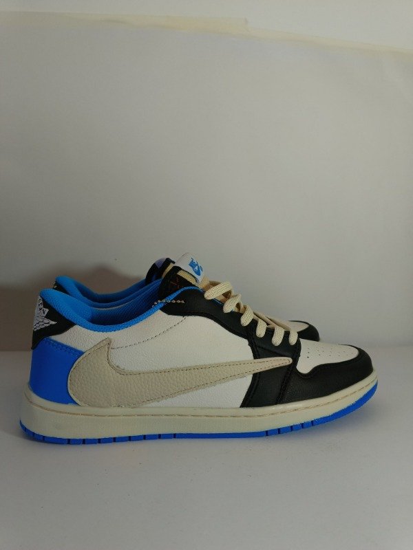 Producto - JORDAN RETRO 1 LOW FRAGMENT X TRAVIS SCOTT AZUL