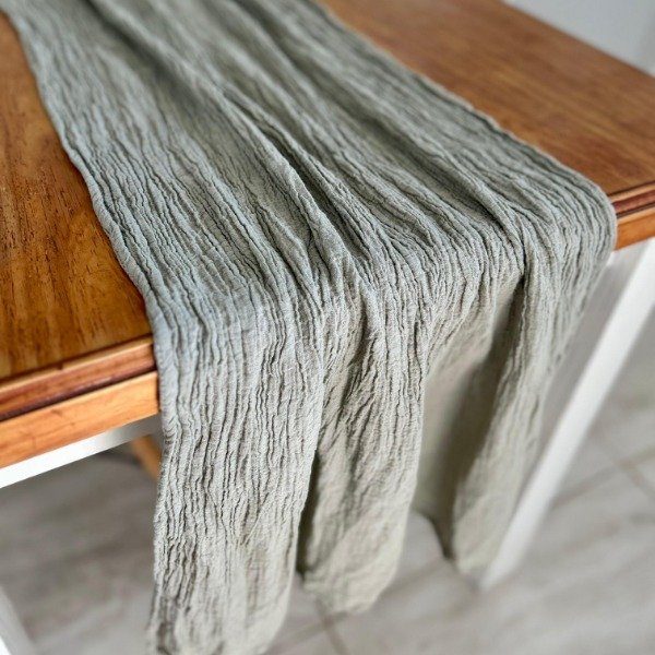 Producto - CAMINO DE MESA GASA ARRUGADA - VERDE CEMENTO