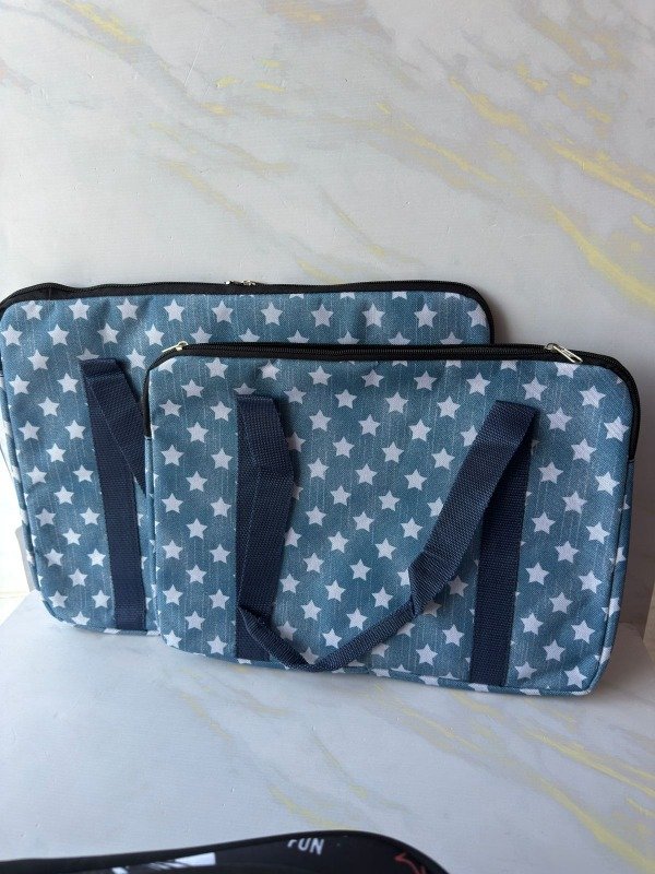 Producto - Funda con cierre y manija Notebook 17" estrellas
