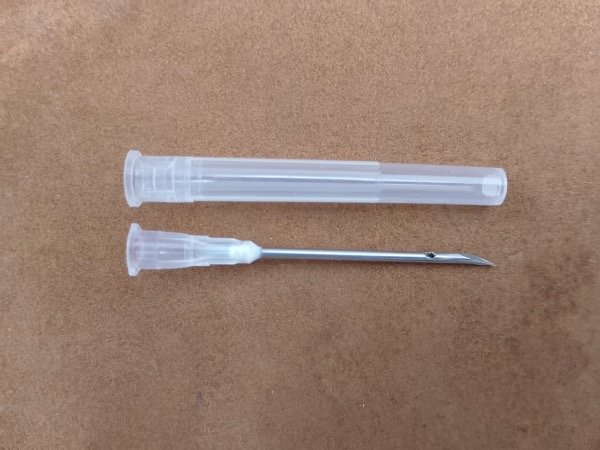 Producto - Aguja Larga Intramuscular IM (Base Plástica)