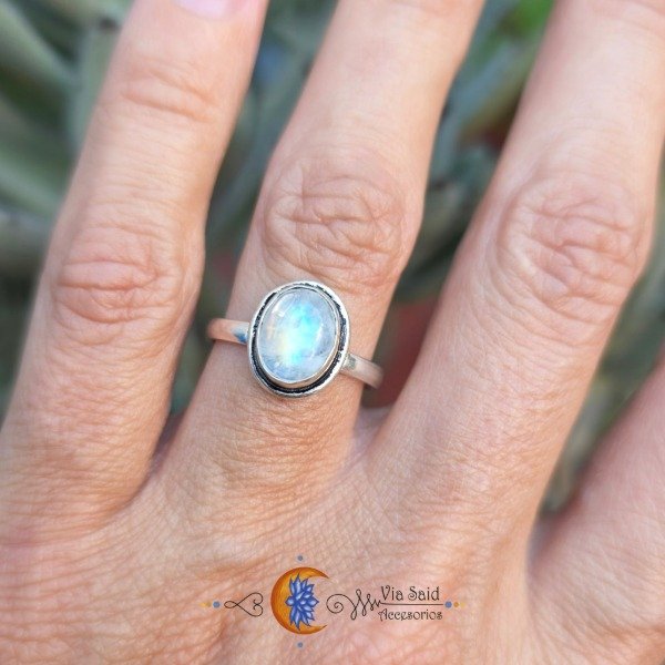 Producto - Anillo Hindú "Vanha" - Piedra de la Luna (Piedra 7 x 9 mm) / Talle: 17 mm