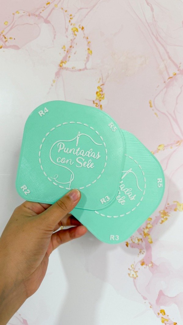 Producto - Regla de curvas verde agua