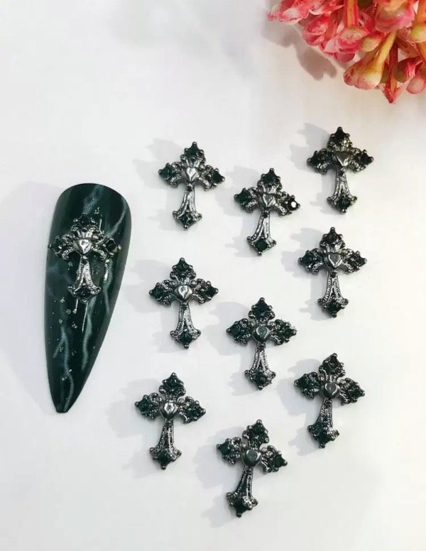 Producto - Dije de uñas cruz black gothic