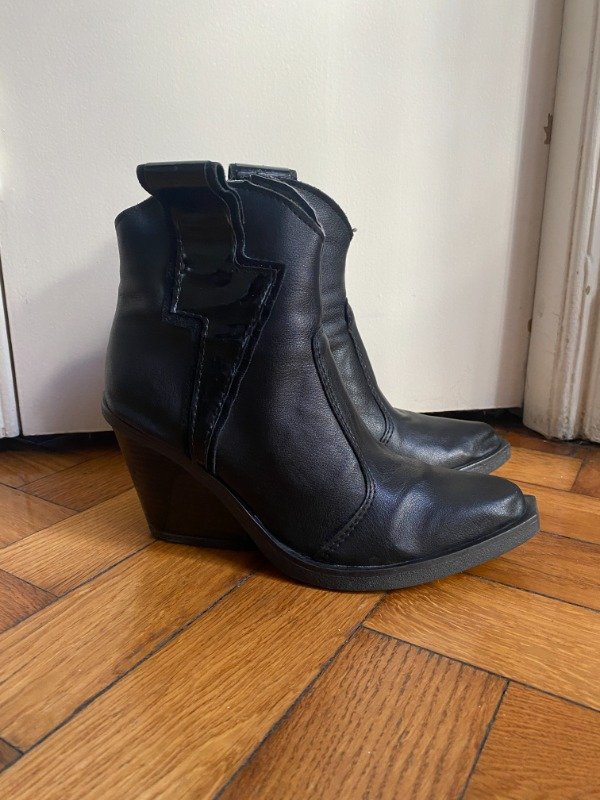 Producto - Botas con aplique 35