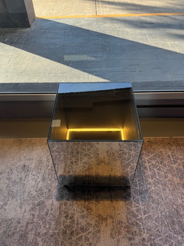Producto - Cubo 50x50x50 tapa de vidrio + led