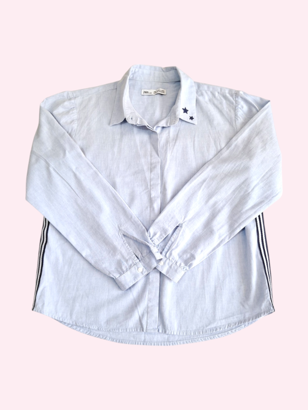 Producto - Camisa manga larga celeste con estrellas en cuello Zara 11/12 años
