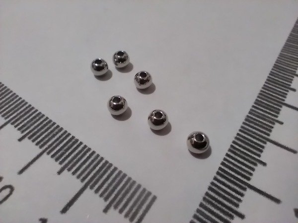 Producto - Bolita plateada pase fino 4mm