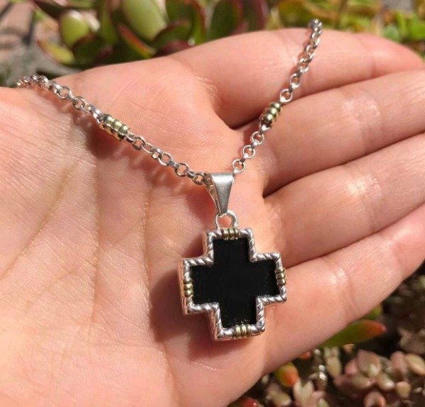 Producto - Dije Cruz Negra Plata y Oro Mediana