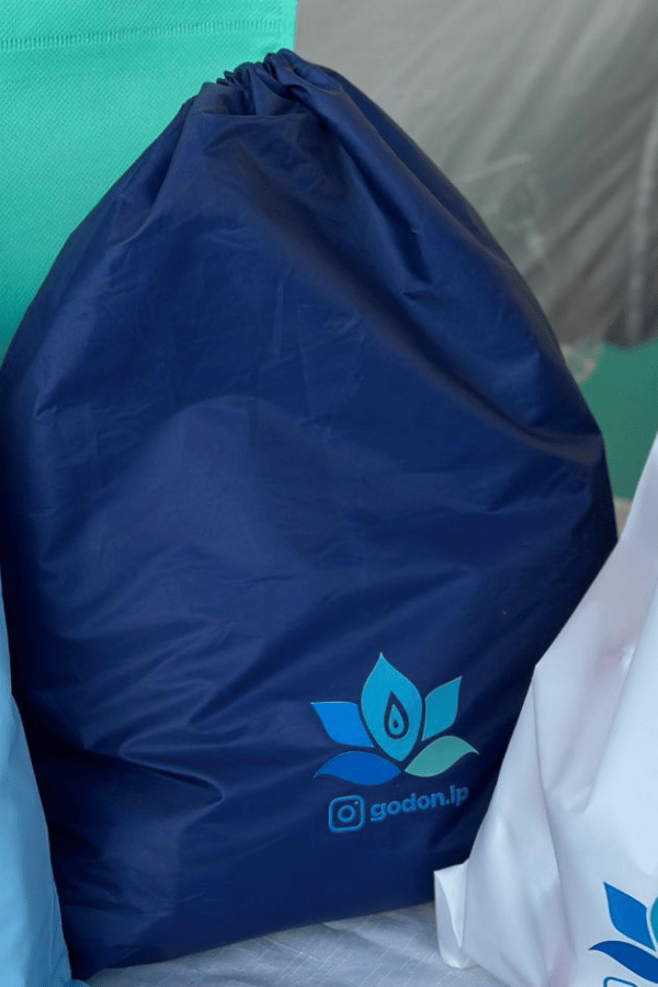 Producto - Bolsa impermeable - solo con un poncho cambiador - 2