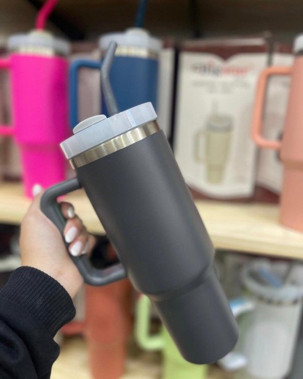 Producto - VASO QUENCHER CON MANIJA GRIS