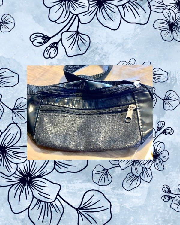 Producto - Riñonera de charol negro c/frente brillante Negro