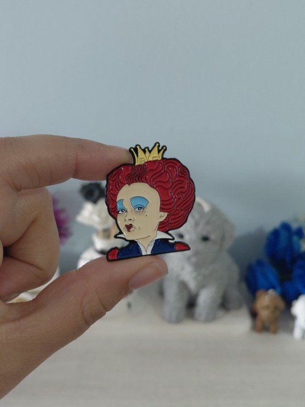 Producto - Pin metalizado - Reina Roja de Alicia en el país de las maravillas #1834