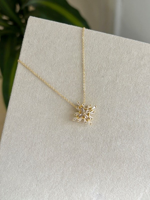 Producto - Collar Flor de Cristales Acero Dorado
