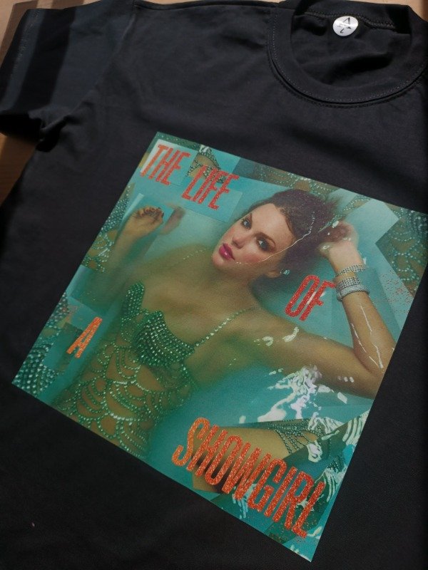 Producto - Remera The Life of a Showgirl