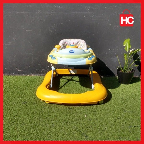 Producto - Andador amarillo chicco con plegado compacto, luces y sonido