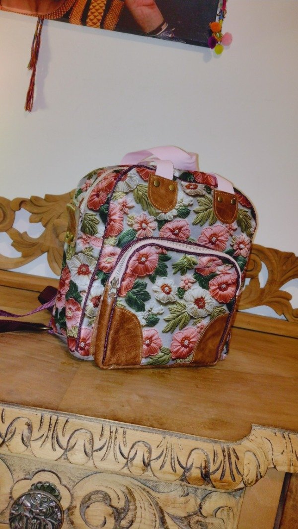 Producto - MOCHILA FLORES BEI.