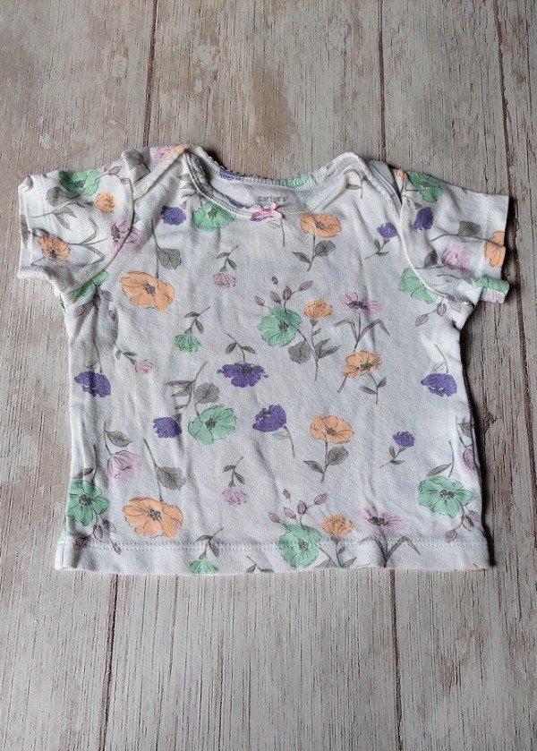 Producto - REMERA FLORES CARTERS 9 MESES