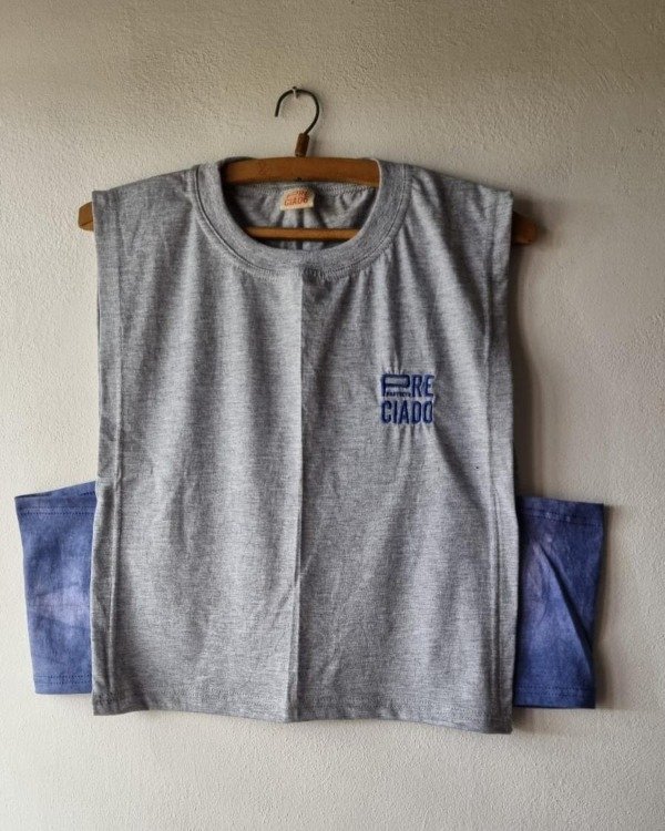 Producto - Musculosa Onírica Gris
