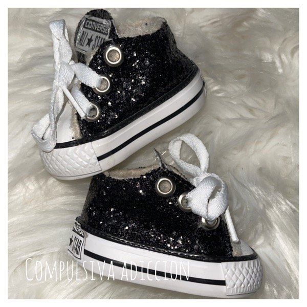 Zapatillas estilo converse con peluche - compulsiva adiccion