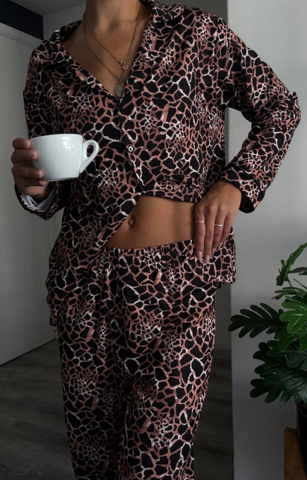 Producto - Pijama camisero cebra marrón