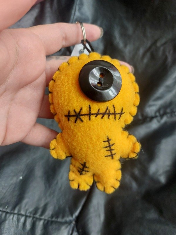 Producto - Voodoo cíclope amarillo