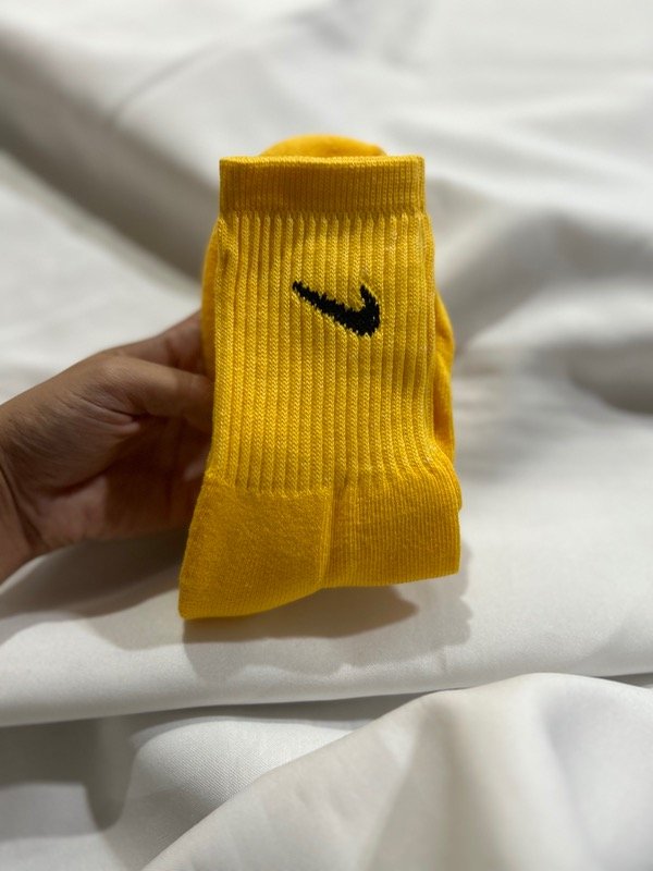 Producto - NIKE AMARILLA TOALLA