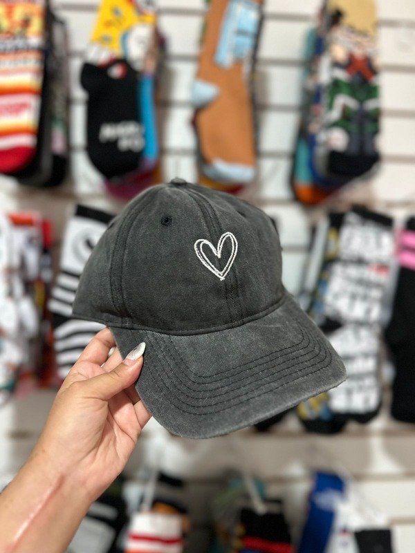 Producto - gorra corazón negro