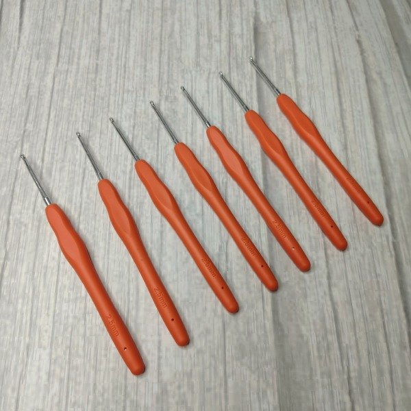 Producto - Aguja de crochet con mango de silicona 2.5 mm