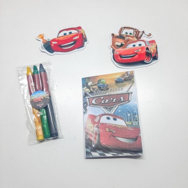 Producto - libro con crayones Cars