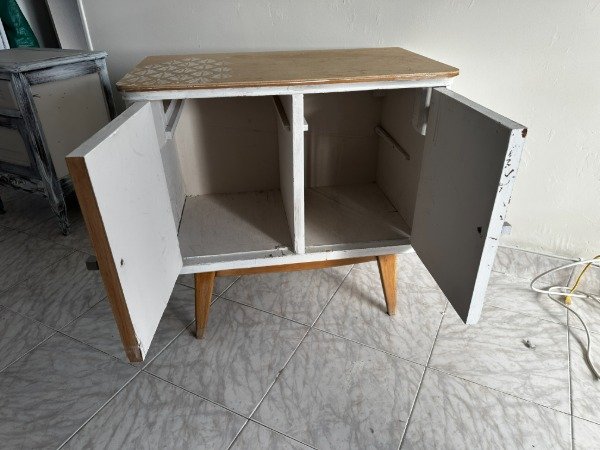 Producto - MESA DE LUZ DOBLE TIPO NORDICA INTERVENIDA 67x38x65 #13013 - 2