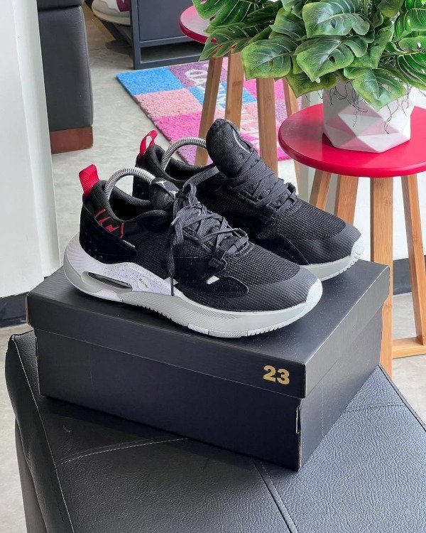 Producto - Air Jordan "Cadence Black Red"