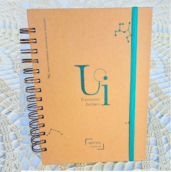 Producto - Universo Intimo KRAFT / Cuaderno A5 Notar con Brillo Sectorizado