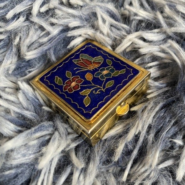 Producto - Vintage cloisonne metalic pill box with mirror.