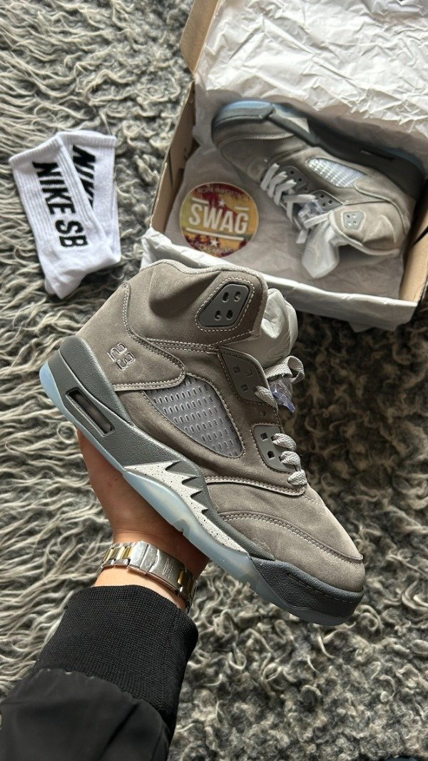 Producto - JORDAN RETRO 5 WOLF GREY