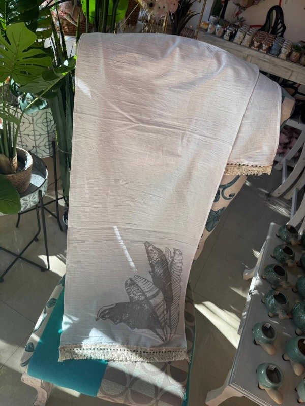 Producto - Camino de mesa blanco con hojas 1,50 cm (Efectivo: 18.000)