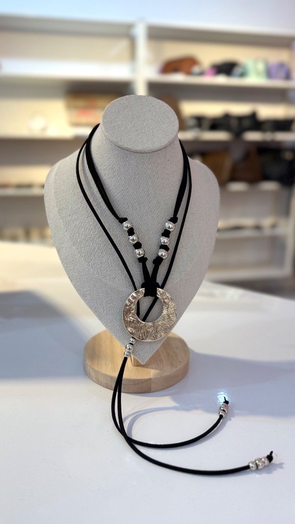 Producto - Collar gamuza intervenido