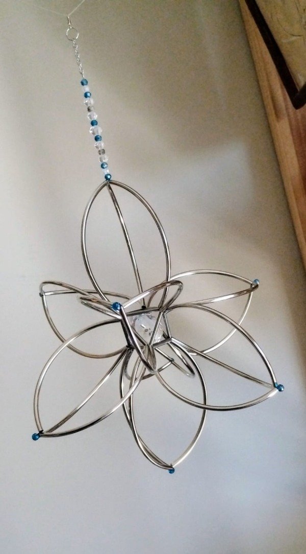 Producto - Merkaba, tubos curvos plateado.