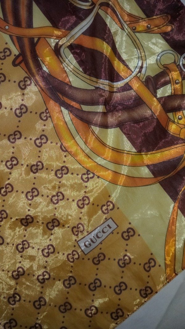 Producto - Gucci vintage bootleg polo monogram big silk shawl.
