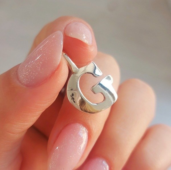 Producto - Dije inicial maciza personalizada