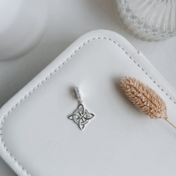 Producto - Dije Pandora Nudo De Bruja Plata 925