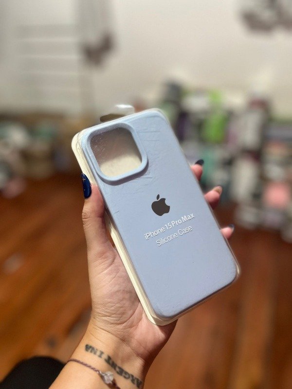 Producto - Iph 15 pro max silicona case celeste manzana negra