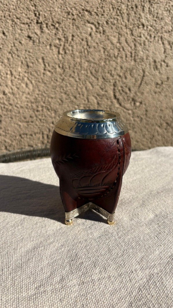 Producto - Mate torpedo repujado con virola y base de alpaca - 10
