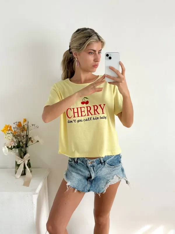 Producto - REMERA ALGODÓN BORDADA CHERRY AMARILLA