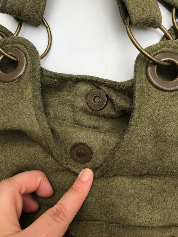 Producto - Cargo bag gamuza verde militar - 2