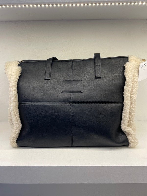 Producto - TOTE negra con corderito