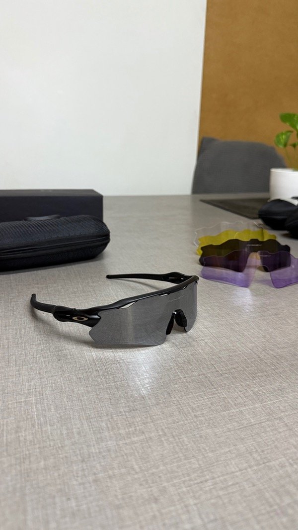 Producto - Oakley radar negro plateado